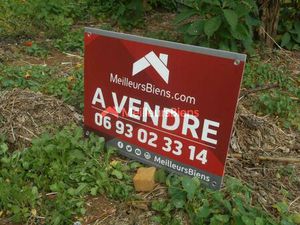 Terrain de 815 m² dont environ 300 m² constructible  Cos 0 60