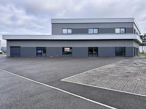 À LOUER – Local d’activité de 441 m² – Zone commerciale de la Maladière Bourgoin-Jallieu