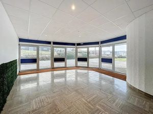 NIVOLAS VERMELLE - LOCAL COMMERCIAL À LOUER 245m2