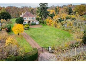 Villa manoir pleine de caractère avec piscine sur 55 ares
