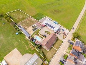 Maison avec écuries et hangar sur environ 50 ares à Rillaar