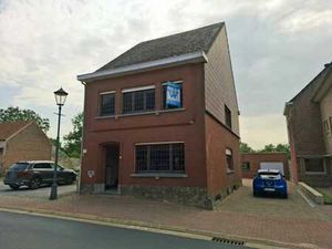 Spacieuse maison avec grand jardin près du centre de Berg.