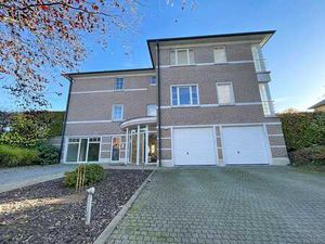 Villa bi-familiale de +-400m² (Villa + appartement + bureau)