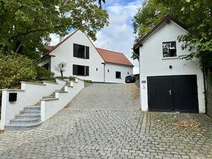 Villa entièrement rénovée avec vue dégagée