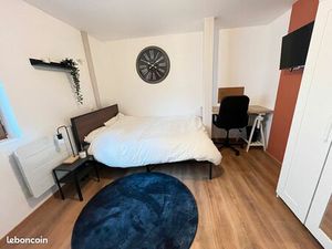 Studio meublé 18 5 m² (à 20 minutes en transports du centre) I Disponible le 5 décembre : 