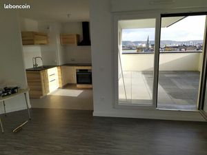 Location F5 avec terrasse et 2 places de parking