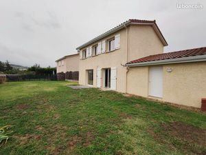 Belle maison T5 au calme avec jardin à Farnay