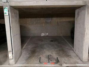 Parking couvert sécurisé