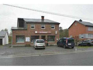 Immeuble de deux appartements garage entrepôt jardin