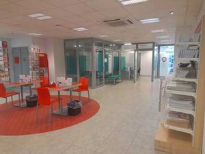 IMMEUBLE AVEC SURFACE COMMERCIALE ET APPARTEMENT 3 CHAMBRES