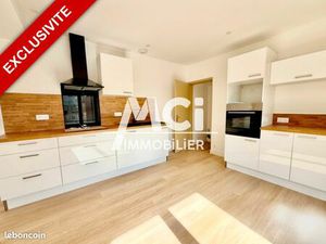 MCI IMMOBILIER Appartement rénové Hyper centre Bozouls de plain-pied avec grande terrasse