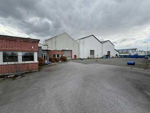 Bâtiment industriel à louer à Enghien