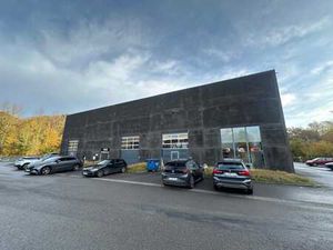 Entrepôt de 350m² + 35m² de bureaux