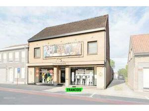 Maison polyvalente avec espace commercial à vendre au centr…