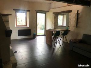 Jolie Maison de village en pierre à louer