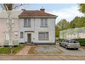 Maison d'angle avec jardin à rénover à vendre à Genk