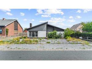 Te renoveren woning (O.B.) met 3 slaapkamers op 6a 48ca