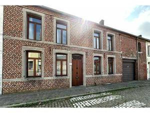 BÂTIMENT SPACIEUX AVEC ATELIER ET BUREAUX