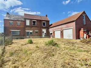 MAISON A RÉNOVER AU CALME avec JARDIN et 2 GARAGES!