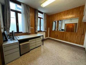 BÂTIMENT SPACIEUX AVEC ATELIER ET BUREAUX