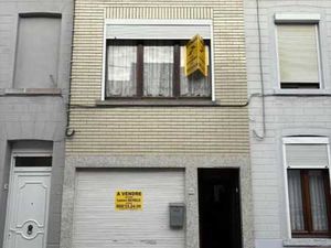 Bonne maison d’habitation deux façades avec jardin et garage