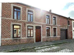 BÂTIMENT SPACIEUX AVEC ATELIER ET BUREAUX