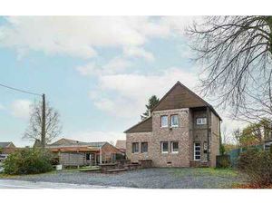 Maison 4 façades 2 chambres avec garage  parking et cour!