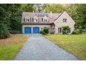 Très grande maison rénovée (± 398 m²) sur un terrain de ± 60