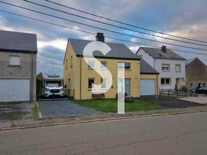 Maison familiale avec panneaux photovoltaïques à Saint-Mard