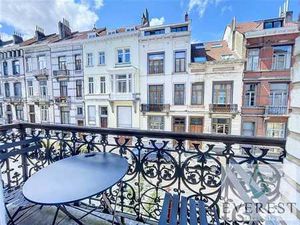 Quartier Châtelain! Superbe appartement à vendre 2 chambres