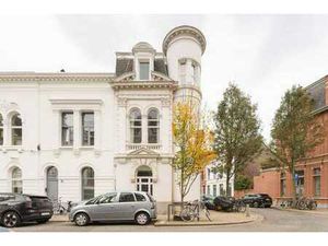 Wonen in een beschermde hoekwoning van Jos Bascourt uit 1...