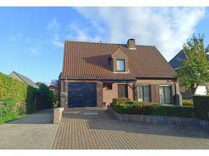 Villa magnifique avec jardin ensolleillé et grand garage