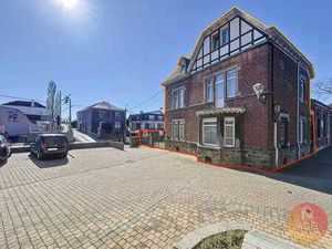 3 façades à rafraichir  5 chambres  274m²  parking  terrasse