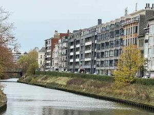 Topgelegen appartement langs het water in het centrum van...