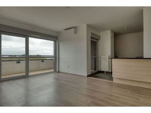 Appartement dernier étage- Ascenseur- Stationnement