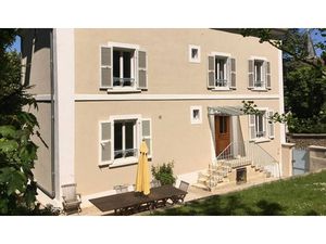 Maison familiale au coeur du village de L'Étang la Ville