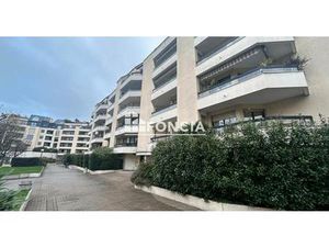 COURBEVOIE/PONT DE LEVALLOIS - 4 PIECES - 86M2 - BALCONS - CAVE - PARKING