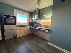 Appartement idéalement situé avec ascenseur  balcon  station