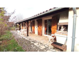 A découvrir cette maison proche de Naintré.