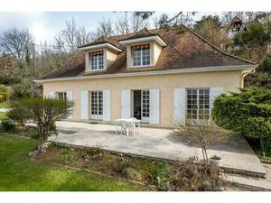Maison spacieuse en Dordogne avec piscine  jardin et vue sur la vallée - à pied du centre 