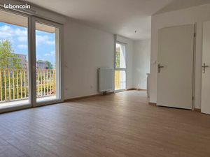 Appartement 2 chambres  parking  balcon  prox métro pont de bois