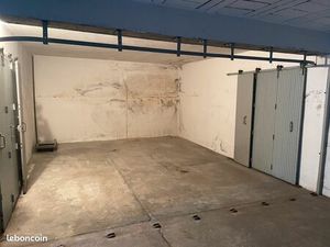 Loue box fermé 22M2