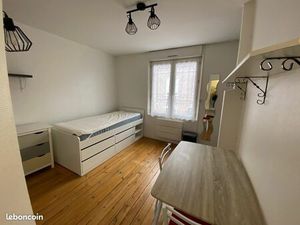 STUDIO MEUBLE - citadelle - rue de l'amiral de COURREJOLLES