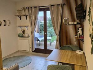 Studio entièrement meublé  parking  terrasse dans copropriété sécurisée