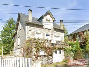 Égleton  Maison De Ville  Deux Appartements.