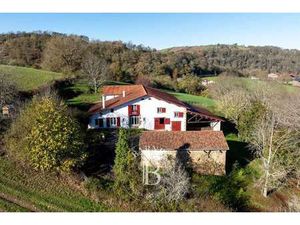 Bien atypique à vendre à Saint-Palais : 630 000€ | 427m²