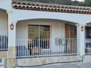 Location appartement 1 pièce 30 m² à Solliès-Toucas (83210)