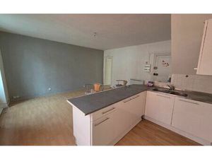 Location appartement  63.5 m² T-3 à Égreville  650 €