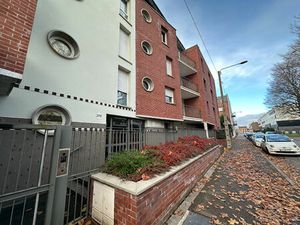 À louer T2 avec balcon  cave et place de parking  à deux pas du métro