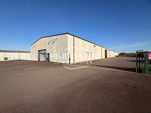 A LOUER : Local de stockage - Saint Quentin Sur Le Homme - 1500 m2